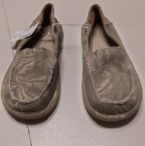 Childrens Place boys canvas slip on beige deck shoes size 2 NWT